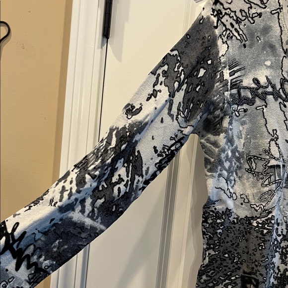 Women's Sweater black and silver gray with embellishments around the neck - Picture 4 of 6